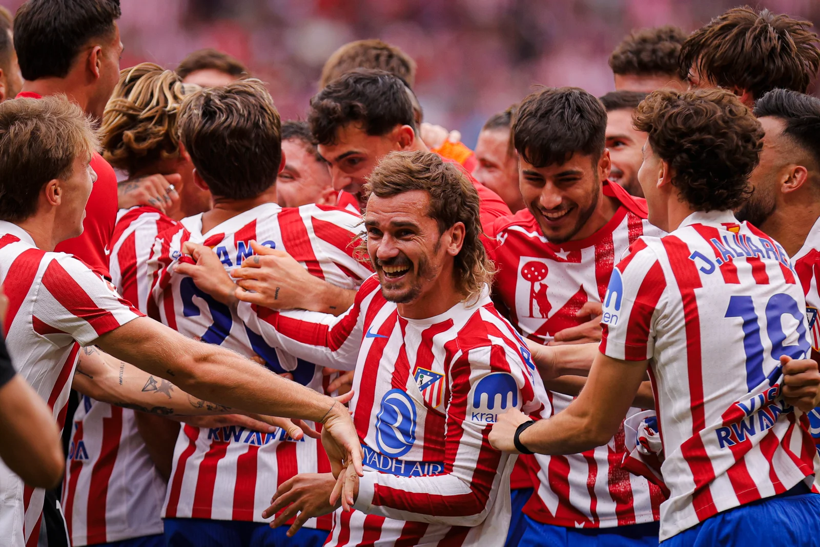 Atlético de Madrid golea al Eintracht Frankfurt y el gol 200 de Griezmann