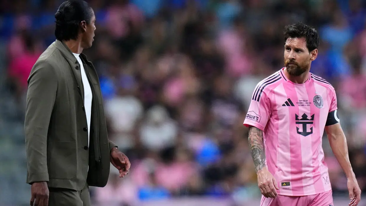 Messi y Huiqui intercambian palabras durante el duelo entre Inter Miami y Cruz Azul
